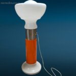 lampada da terra vintage Birillo anni '70 arancio e bianca con doppia accensione