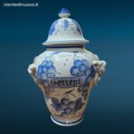 Vaso da Farmacia Erboristeria in ceramica decorata con coperchio e motivi fruttati
