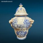 Vaso da Farmacia Erboristeria in ceramica decorata con coperchio e motivi fruttati