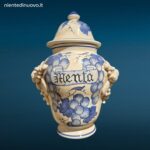 Vaso farmacia erboristeria in ceramica con coperchio e decorazioni con frutta