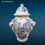 Vaso farmacia erboristeria in ceramica con coperchio e decorazioni con frutta