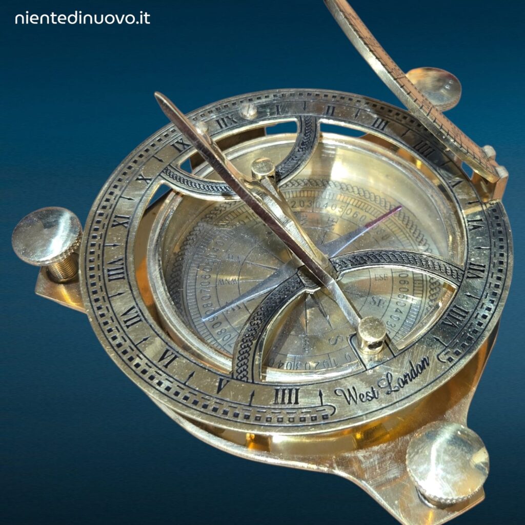 Bussola in ottone con meridiana e scatola in legno massiccio