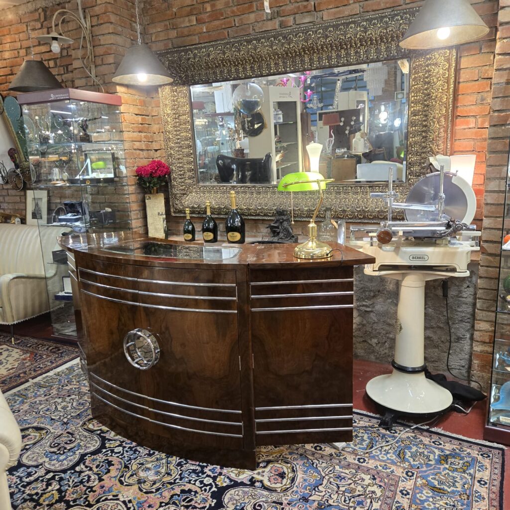 Mobile Bar Deco con vetri scorrevoli e piano superiore in vetro ampliabile