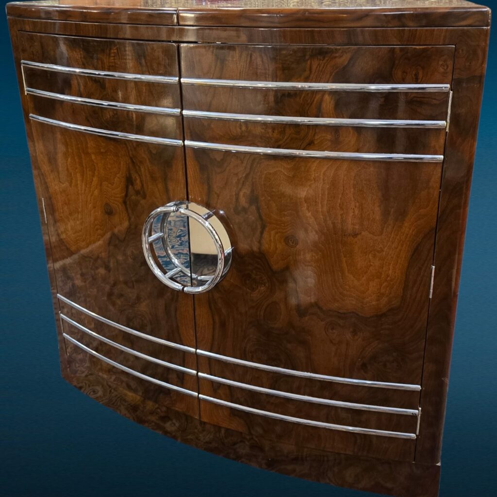 Mobile Bar Deco con vetri scorrevoli e piano superiore in vetro ampliabile