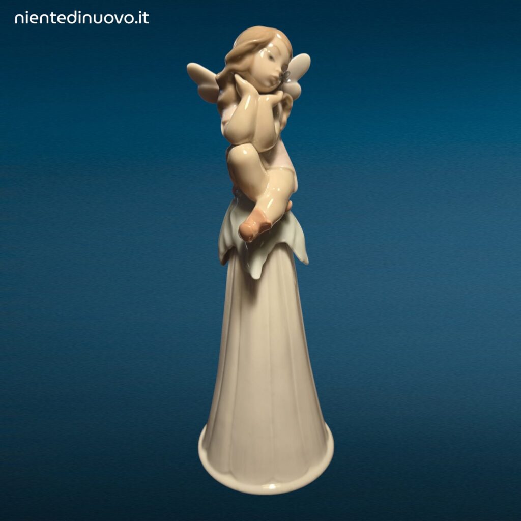 Porcellana LLADRÓ It’s a Girl con bambina seduta su fiore e campanellino