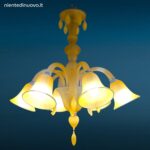 04683.jpg Lampadario moderno in vetro satinato ambra con sei luci e pendenti in vetro soffiato