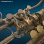 Vecchia tromba in ottone da decorazione con segni del tempo