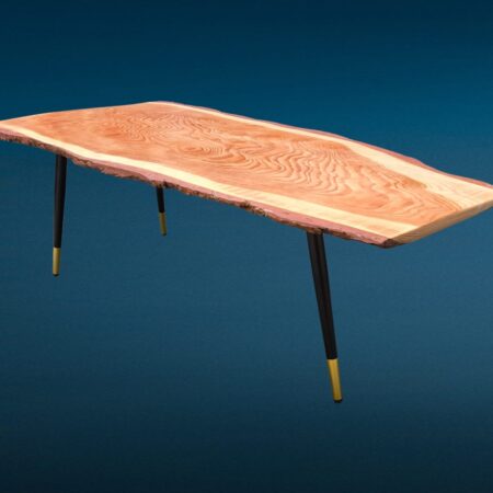 Tavolino da salotto in Cedro del Libano con gambe anni Sessanta, finitura a cera e bellissima venatura naturale.