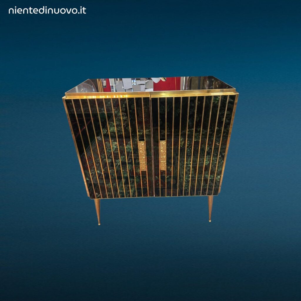 Mobile bar vintage a due ante in vetro di Murano con finiture in ottone e maniglie in bronzo