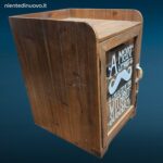 Mobiletto organizer in legno con anta in vetro e quattro cassetti estraibili