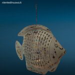 04325_4.jpg Portacandela a forma di pesce in metallo bianco antico traforato