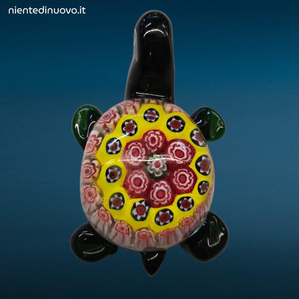 Tartaruga marina in vetro soffiato colorato con murrine decorative