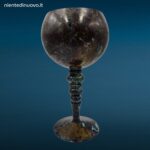 04415_10.jpg Coppa decorativa in vetro soffiato e variegato blu e oro con forma leggermente asimmetrica