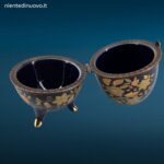 Assortimento di piccoli ovetti in porcellana decorati in stile Fabergè