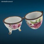 Assortimento di piccoli ovetti in porcellana decorati in stile Fabergè