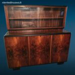 Mobile vetrina anni ’30 in stile Art Déco con radica e vetrina scorrevole
