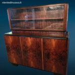 Mobile vetrina anni ’30 in stile Art Déco con radica e vetrina scorrevole