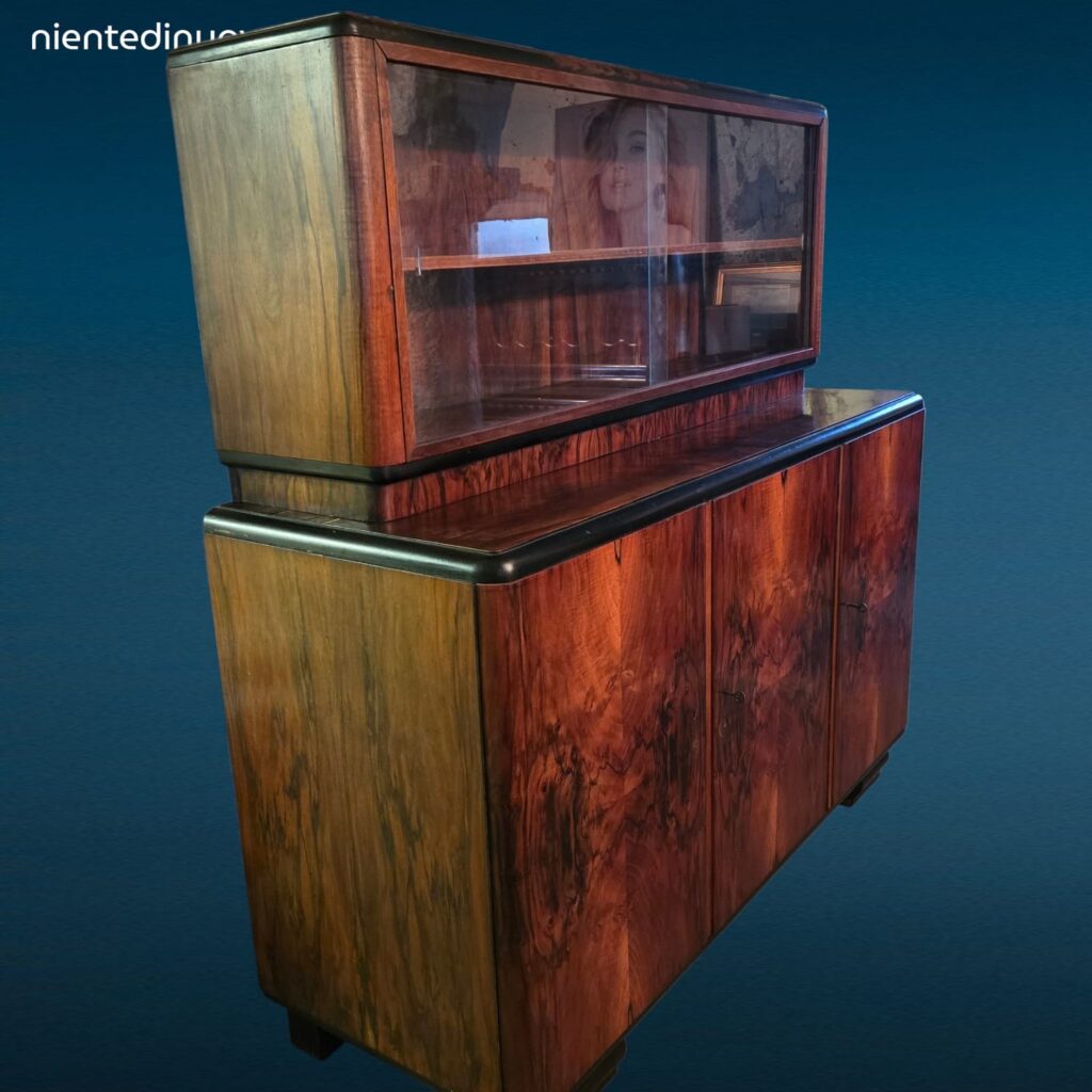 Mobile vetrina anni ’30 in stile Art Déco con radica e vetrina scorrevole