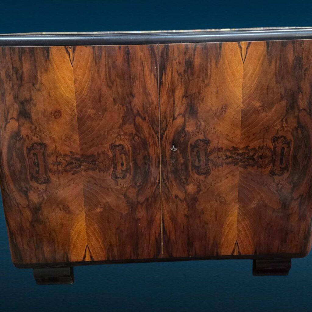 Credenza vintage anni ’30 a due ante in radica, stile Art Déco con ripiano interno