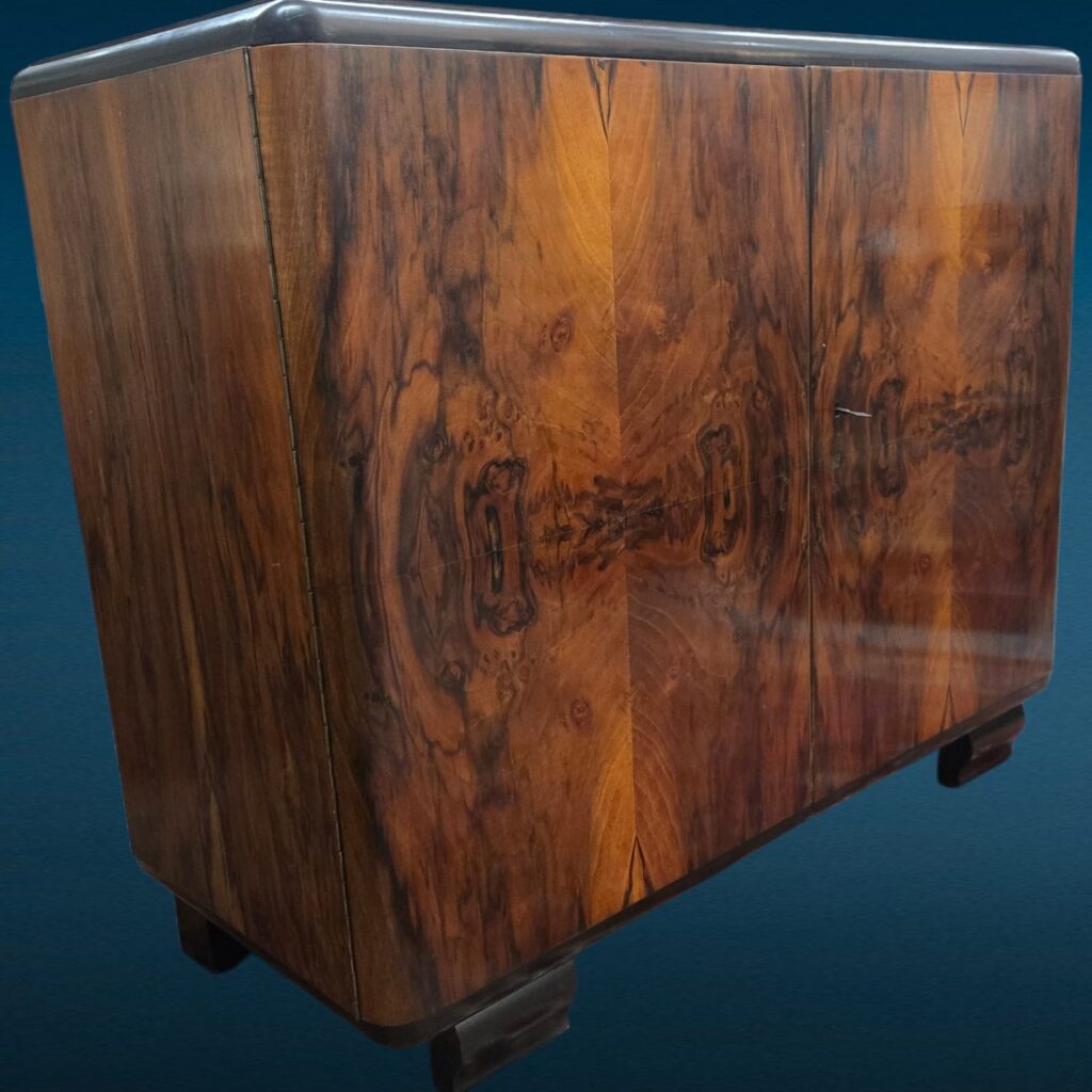 Credenza vintage anni ’30 a due ante in radica, stile Art Déco con ripiano interno