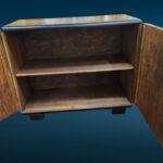 Credenza vintage anni ’30 a due ante in radica, stile Art Déco con ripiano interno