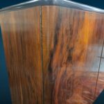 Credenza vintage anni ’30 a due ante in radica, stile Art Déco con ripiano interno