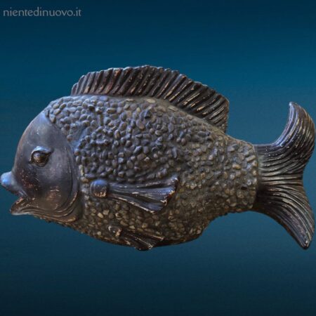 Pesce decorativo in ceramica con rivestimento in sassi lungo 74 cm