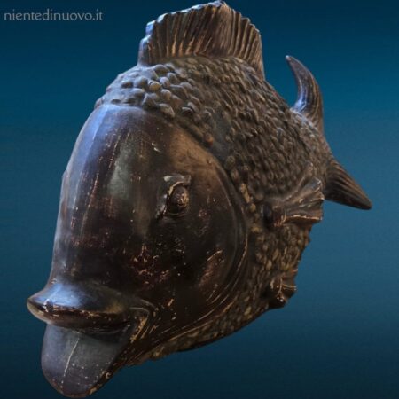 Pesce decorativo in ceramica con rivestimento in sassi lungo 74 cm