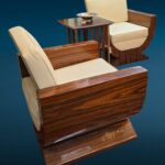 Poltrona in stile Decò con braccioli in legno radicato lucido e rivestimento panna