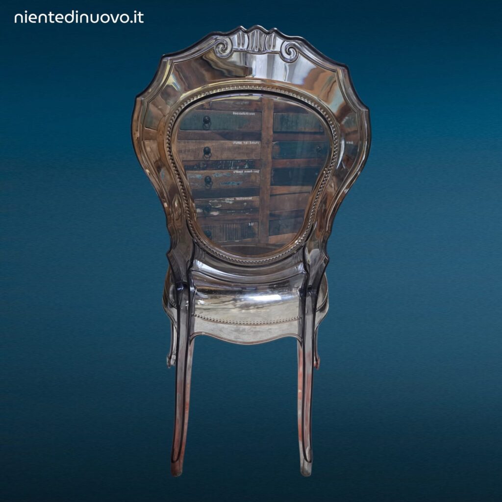 Sedia italiana in stile Belle Époque realizzata in policarbonato fumè con struttura monoscocca