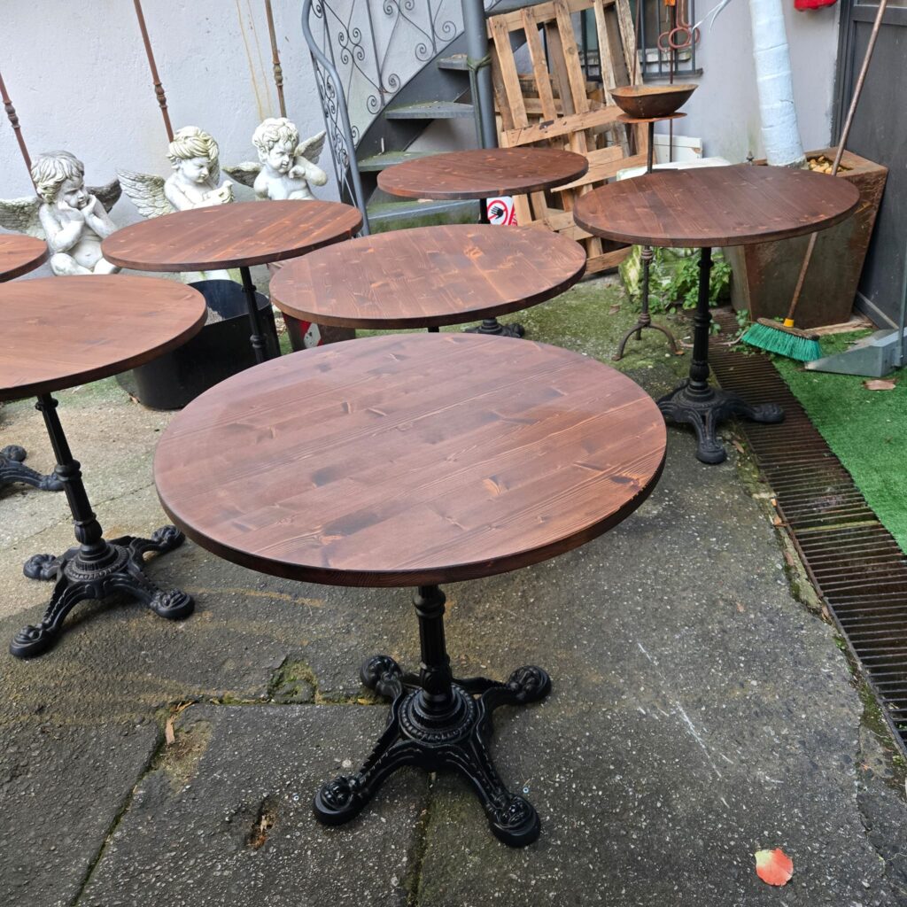 tavolino da bar con base in ghisa e piano da 80 cm in legno