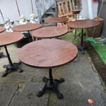 tavolino da bar con base in ghisa e piano da 80 cm in legno