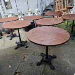 tavolino da bar con base in ghisa e piano da 80 cm in legno