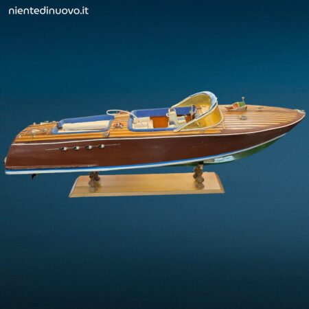 Modellino in legno Riva Aquarama anni 60 con basamento espositivo
