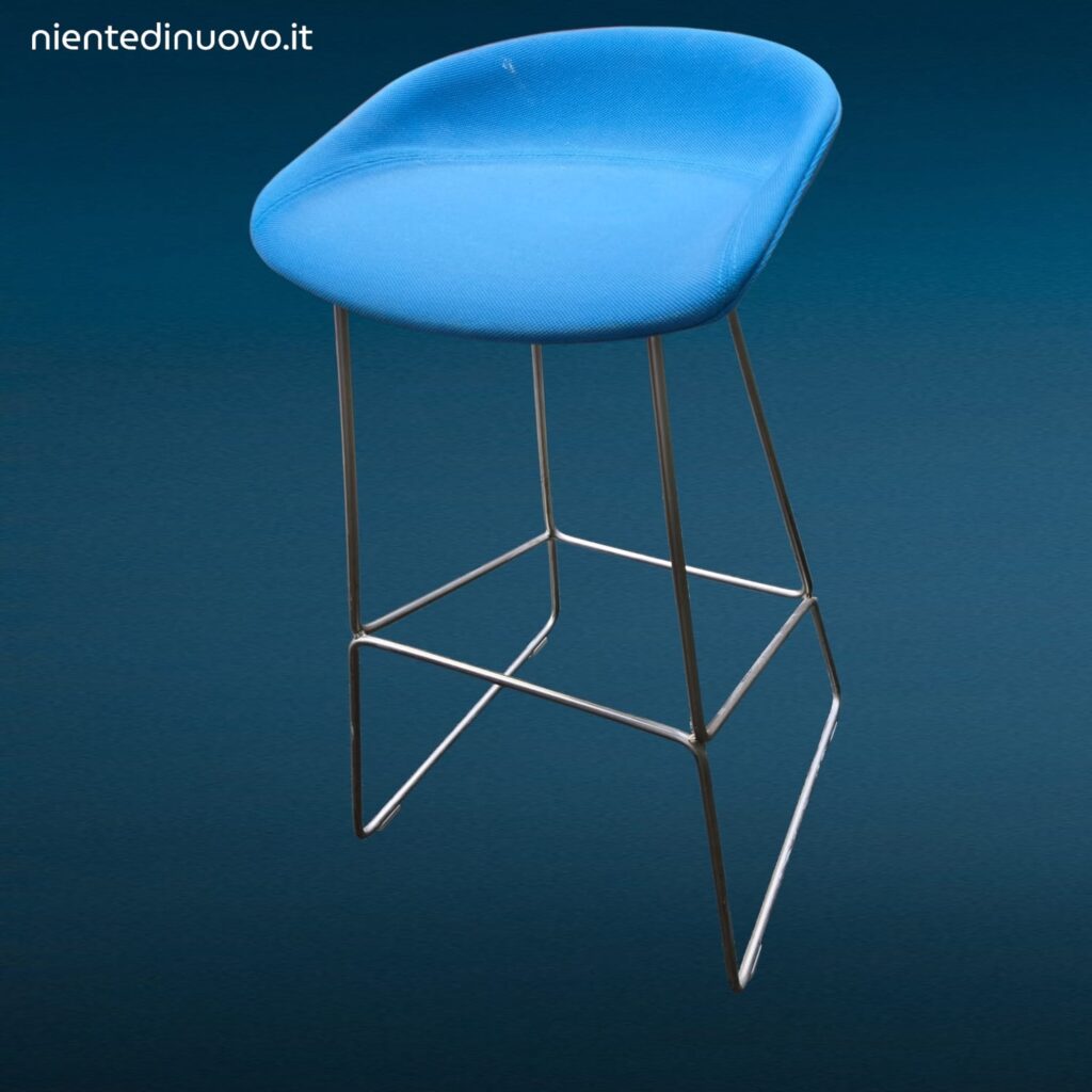 Sgabello minimalista in acciaio colore giallo acido e azzurro