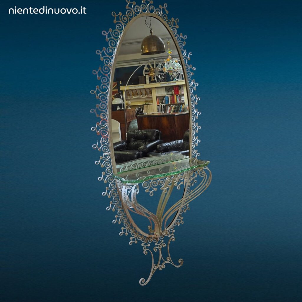 Specchiera ovale anni 50 Pierluigi Colli in ferro martellinato con mensola