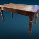 Tavolo rustico in larice massello di fine Ottocento con cassetto centrale