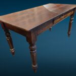 Tavolo rustico in larice massello di fine Ottocento con cassetto centrale