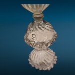 Bicchiere veneziano in vetro soffiato lavorato a mano con piccola foratura alla base