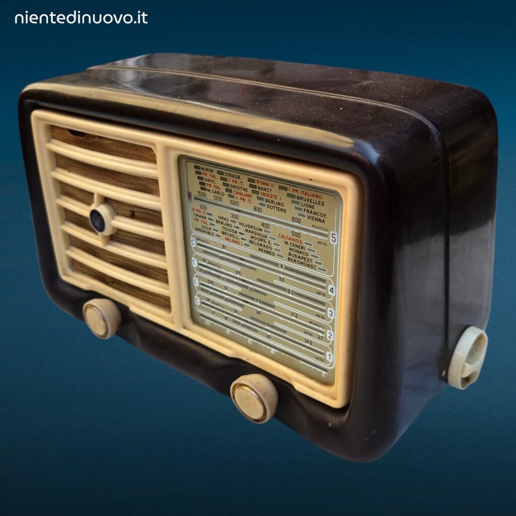 41539.jpg Radio Geloso in bachelite a valvole da tavolo