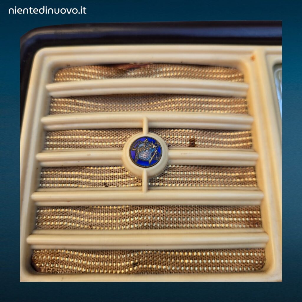 Radio Geloso in bachelite a valvole da tavolo