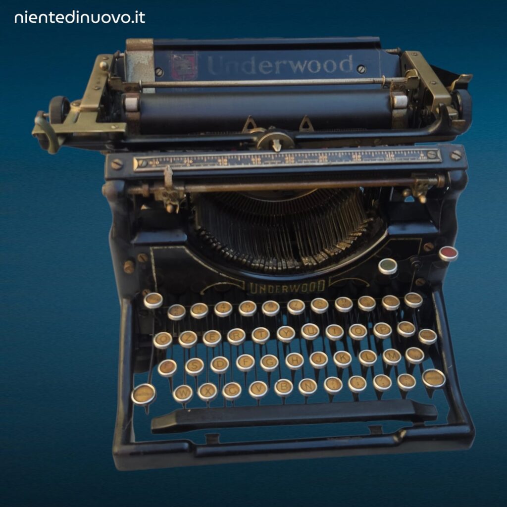 Macchina da scrivere Underwood di inizio Novecento in metallo