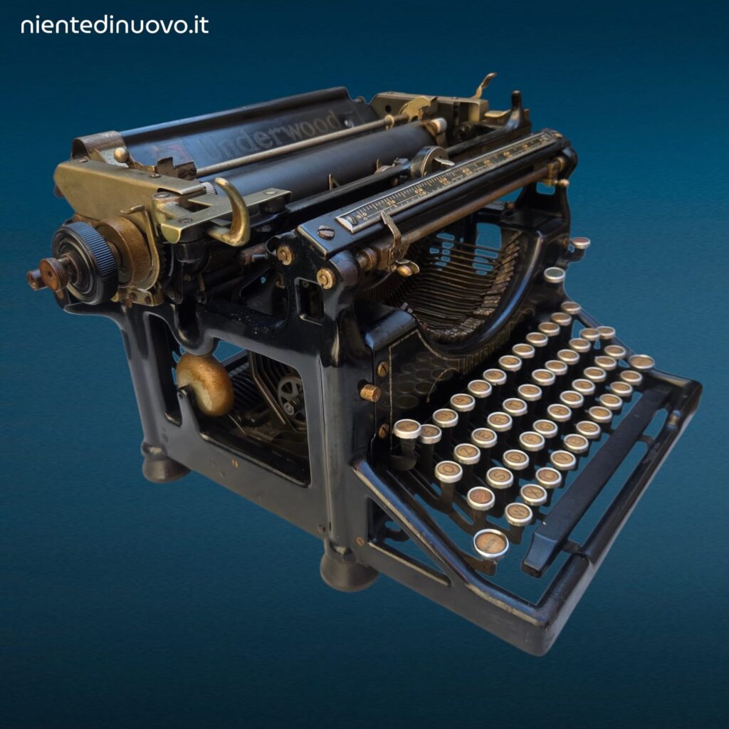 Macchina da scrivere Underwood di inizio Novecento in metallo