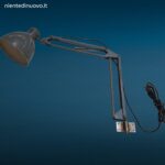 Lampada tecnica a snodo anni Sessanta in metallo con molle e staffa