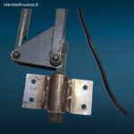 Lampada tecnica a snodo anni Sessanta in metallo con molle e staffa