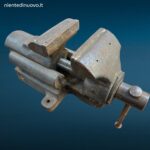 41552_4.jpg Vecchia morsa in ferro da banco di medie dimensioni in buono stato