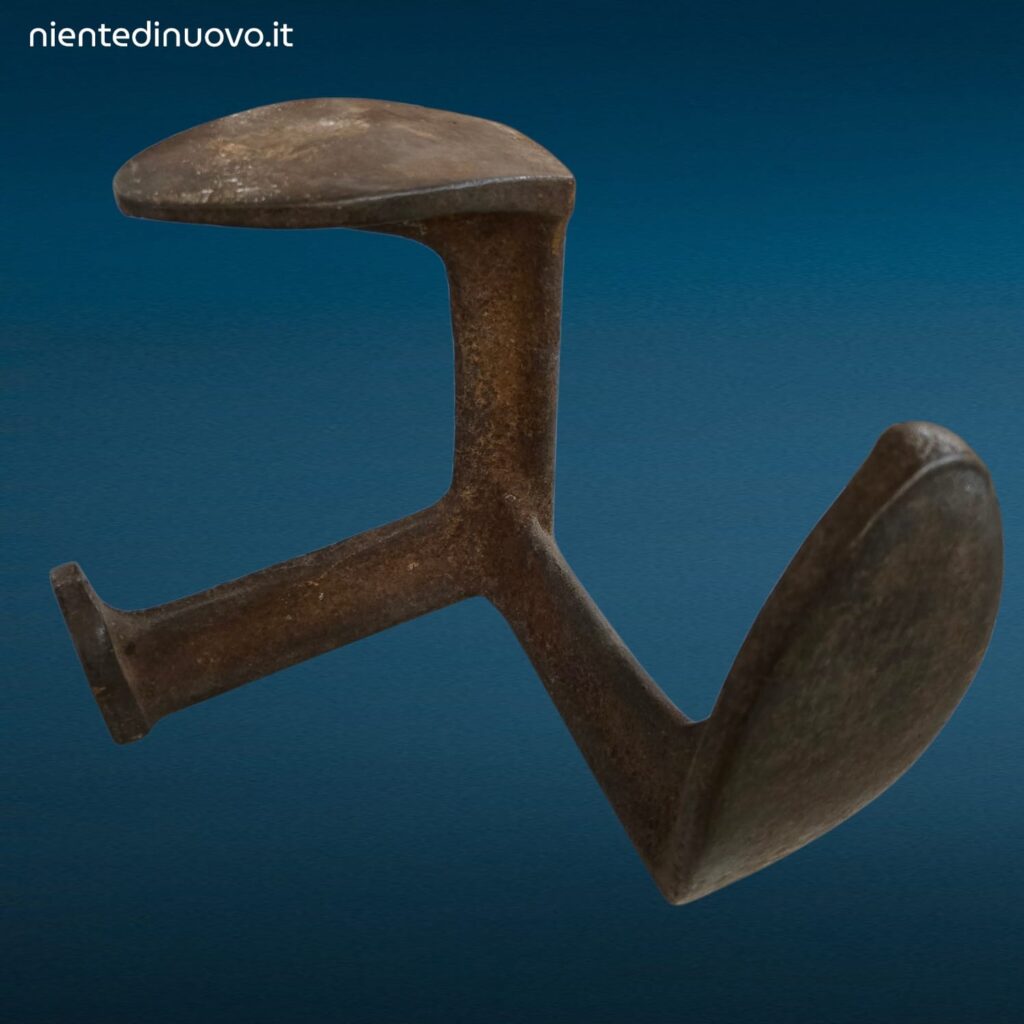 Incudine trepiede da calzolaio in ferro originale d’epoca