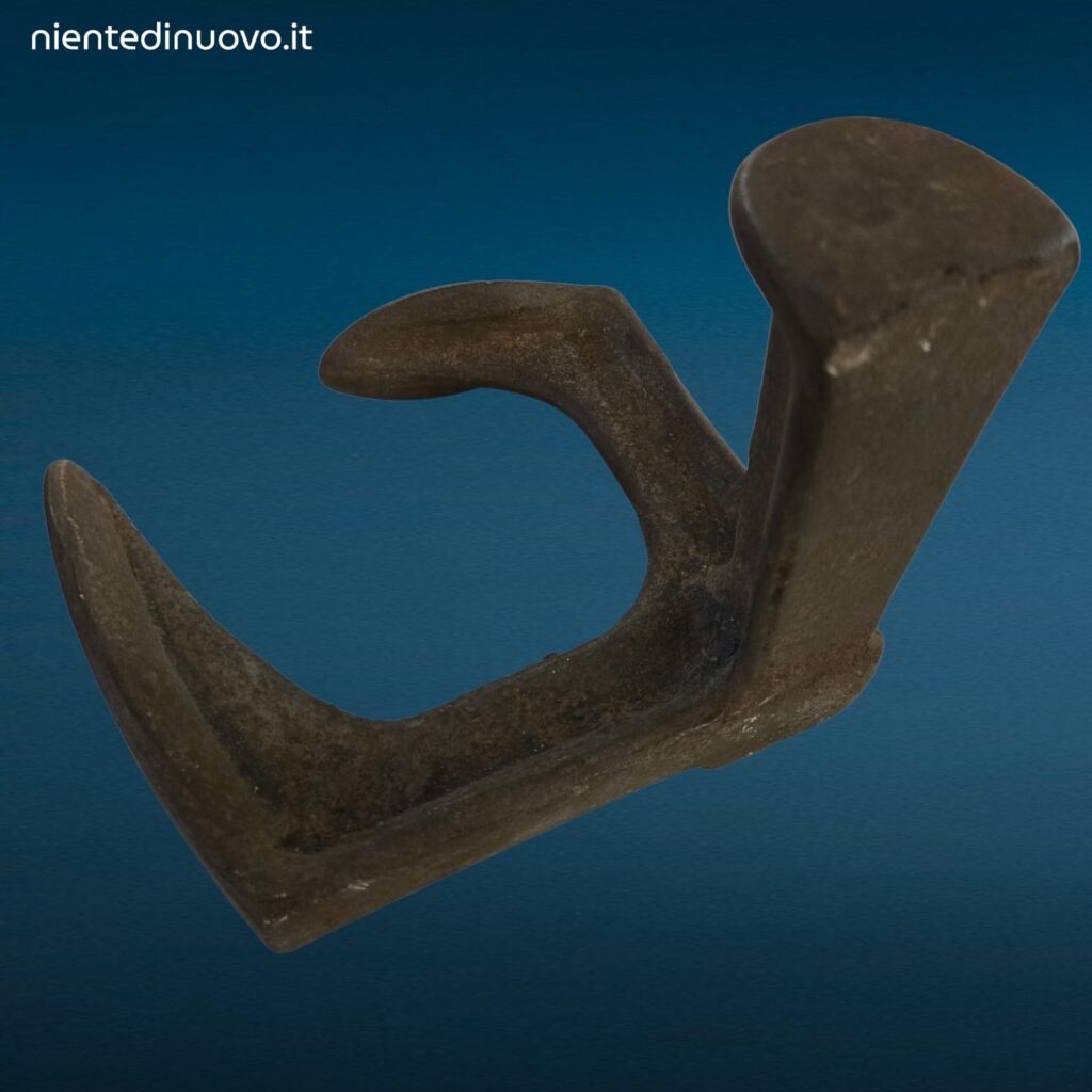 Incudine trepiede da calzolaio in ferro originale d’epoca