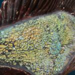 Scultura a forma di pesce in ceramica con rivestimento in vetro craquelé
