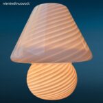 Lampada Mushroom vintage in vetro bianco opalino attribuita a Paolo Venini Murano anni 70